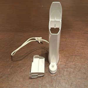 Braun electric toothbrush with corded charging base + brush storage compartment